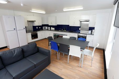 Standard en-suite kitchen with dining table